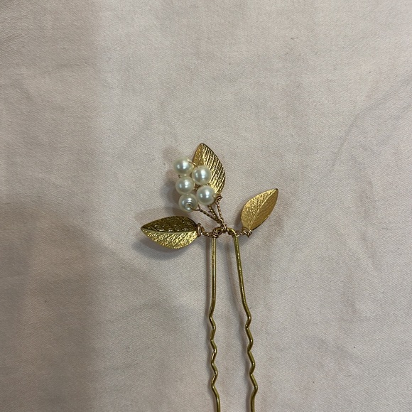 Gold leaf hair pins - Picture 3 of 3